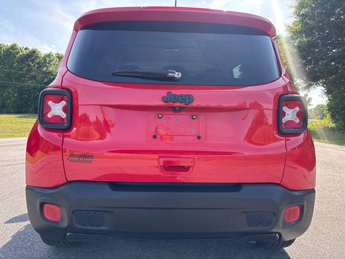 Used 2018 Jeep Renegade Altitude w/ Cold Weather Group FWD image 4