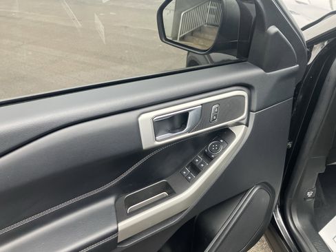 Used 2022 Ford Explorer XLT w/ Equipment Group 202A image 17