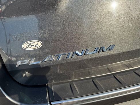 Used 2020 Ford Explorer Platinum w/ Premium Technology Package image 15