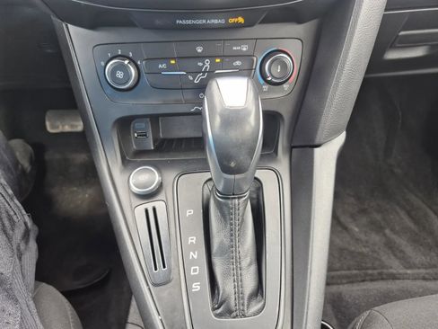 Used 2016 Ford Focus SE w/ SE Sport Package FWD image 19