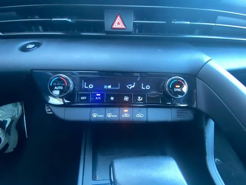 Used 2025 Hyundai Elantra Sport FWD image 23