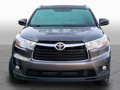 Used 2016 Toyota Highlander XLE FWD image 4