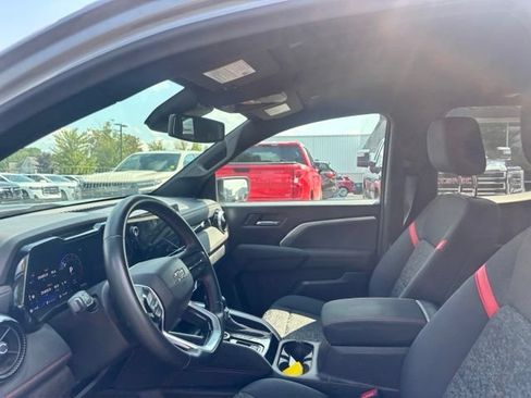 Used 2024 Chevrolet Colorado Z71 w/ Z71 Convenience Package 2 AWD/4WD image 9