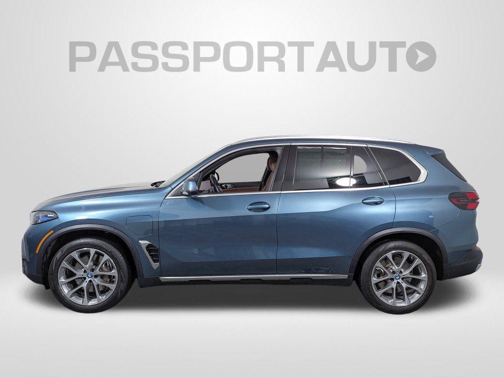 Used 2025 BMW X5 xDrive50e w/ Premium Package AWD/4WD image 2