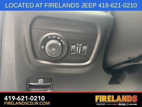 Used 2023 Jeep Grand Cherokee Limited image 21