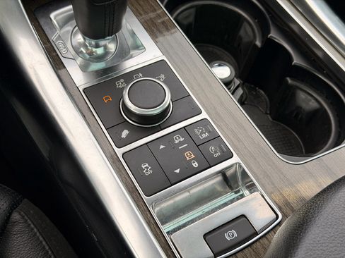 Used 2017 Land Rover Range Rover Sport SE image 31