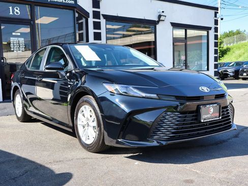Used 2026 Toyota Camry LE FWD image 4