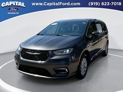 Used 2023 Chrysler Pacifica Touring-L