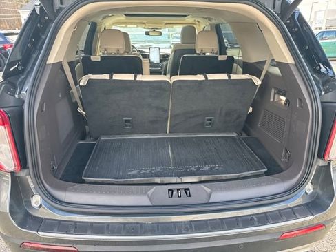 Used 2020 Ford Explorer Platinum w/ Premium Technology Package image 34