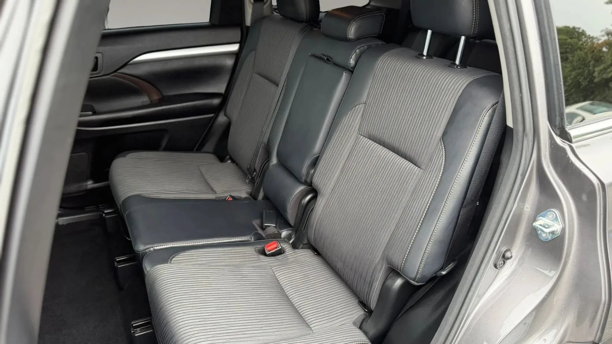 Used 2017 Toyota Highlander Plus AWD/4WD image 14