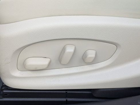 Used 2014 Buick LaCrosse image 19