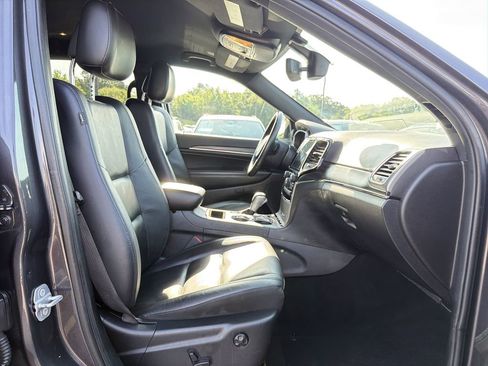 Used 2019 Jeep Grand Cherokee Limited RWD image 18