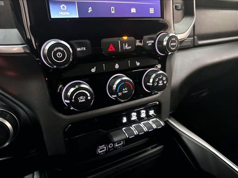 Used 2025 RAM 1500 Big Horn AWD/4WD image 37