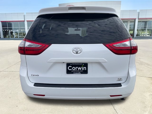 Used 2017 Toyota Sienna LE AWD/4WD image 4