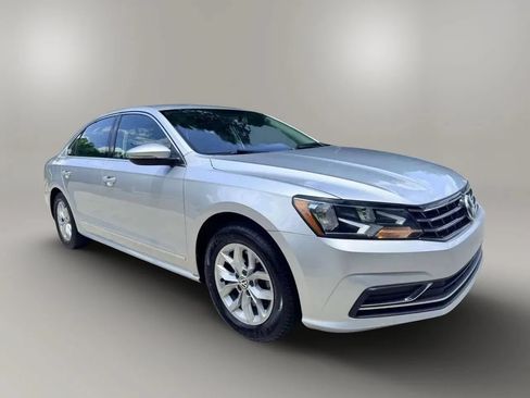Used 2016 Volkswagen Passat 1.8T S FWD image 7