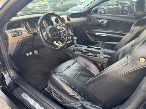 Used 2020 Ford Mustang Premium image 9