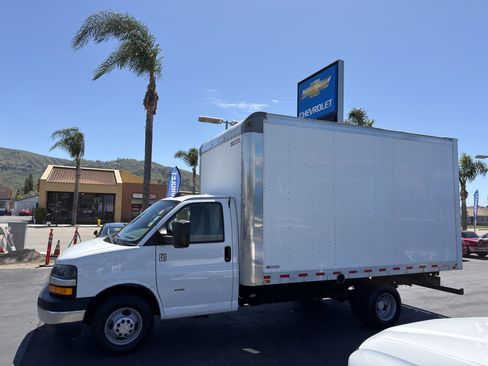 Used 2021 Chevrolet Express 3500 w/ Driver Convenience Package image 5