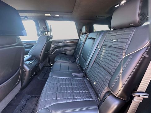 Certified 2022 Cadillac Escalade Premium Luxury Platinum image 32