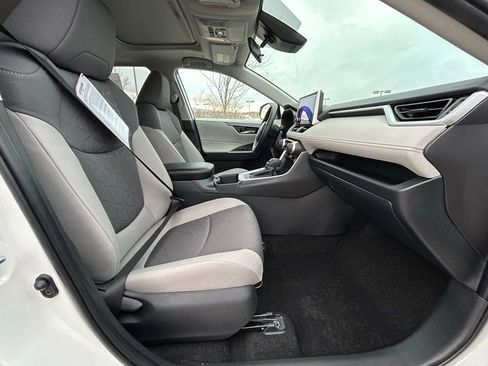 Used 2025 Toyota RAV4 XLE w/ Convenience Package image 30
