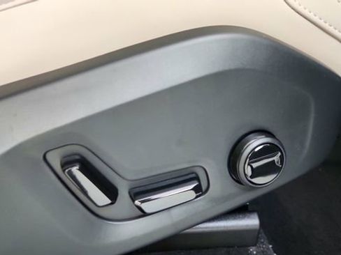 Used 2026 Volvo XC90 B6 Plus w/ Protection Package AWD/4WD image 40