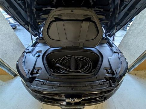 Used 2023 Volvo XC40 Recharge Ultimate image 16