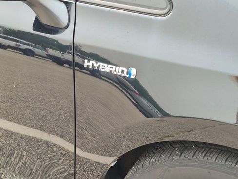 Used 2015 Toyota Prius V Three FWD image 10