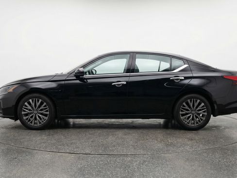 Used 2025 Nissan Altima 2.5 SV FWD image 5
