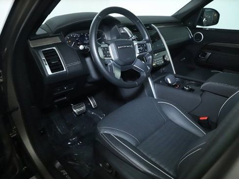 Used 2023 Land Rover Discovery Metropolitan Edition AWD/4WD image 16