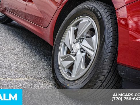 Used 2025 Hyundai Elantra SE image 14