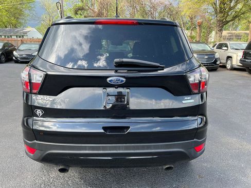 Used 2017 Ford Escape SE w/ SE Sport Appearance Package FWD image 4
