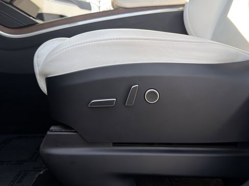 Used 2023 Tesla Model X image 18