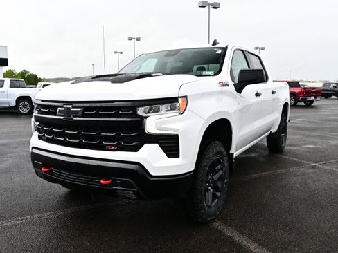 Used 2024 Chevrolet Silverado 1500 LT Trail Boss w/ Protection Package AWD/4WD image 4