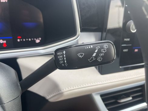 New 2026 Volkswagen Taos SE FWD image 12