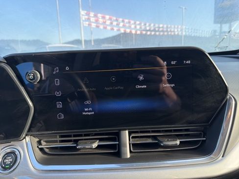 Used 2024 Chevrolet Trax LT w/ LT Convenience Package FWD image 21