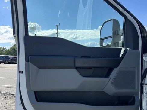 Used 2025 Ford F450 XL image 9