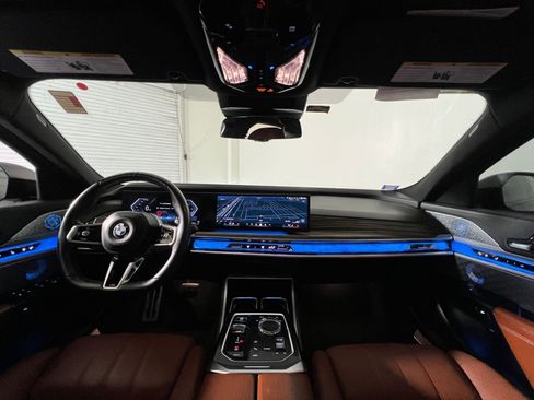 Used 2023 BMW 740i image 14