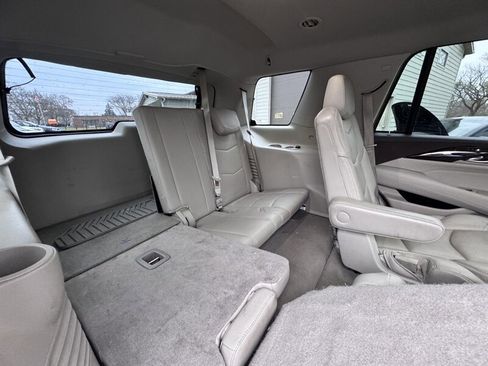 Used 2017 Cadillac Escalade Luxury image 16