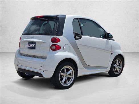 Used 2015 smart fortwo passion RWD image 5