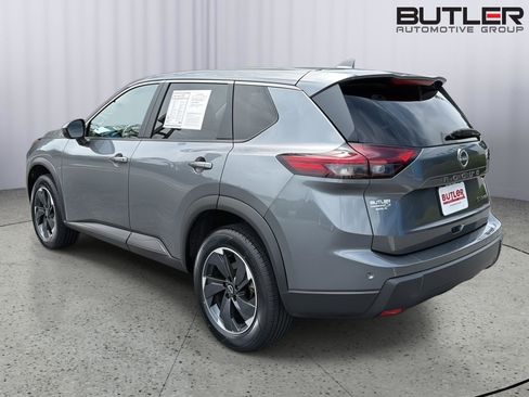 Used 2024 Nissan Rogue SV AWD/4WD image 4