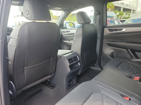 Used 2025 Volkswagen Atlas Cross Sport SE image 14