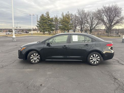 Used 2022 Toyota Corolla LE image 4