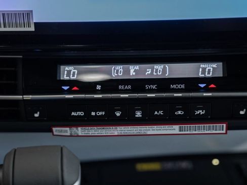Used 2026 Toyota Sienna XLE FWD image 13