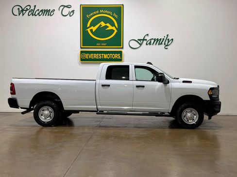 Used 2023 RAM 2500 Tradesman AWD/4WD image 2