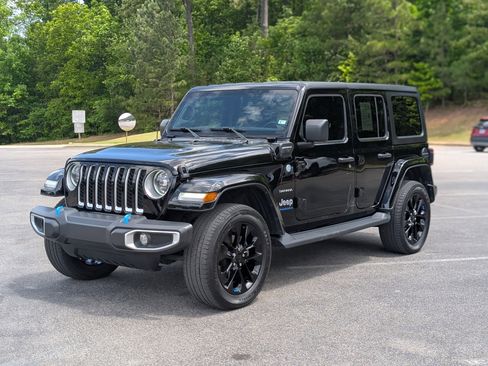 Used 2023 Jeep Wrangler Unlimited Sahara w/ Cold Weather Group AWD/4WD image 5