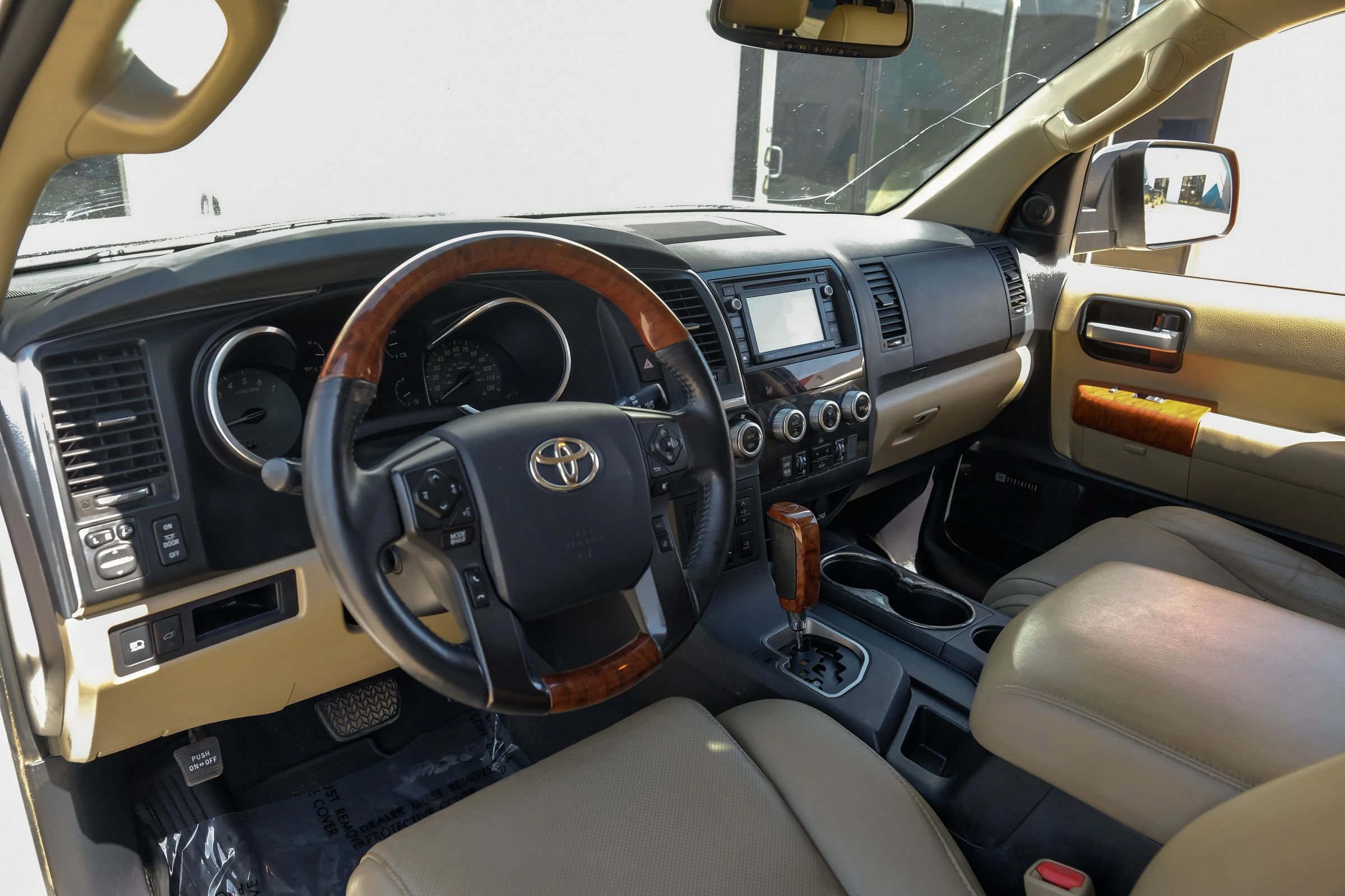 Used 2019 Toyota Sequoia Platinum AWD/4WD image 3