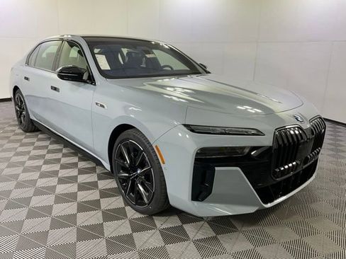 New 2026 BMW i7 M70 w/ Executive Package AWD/4WD image 3