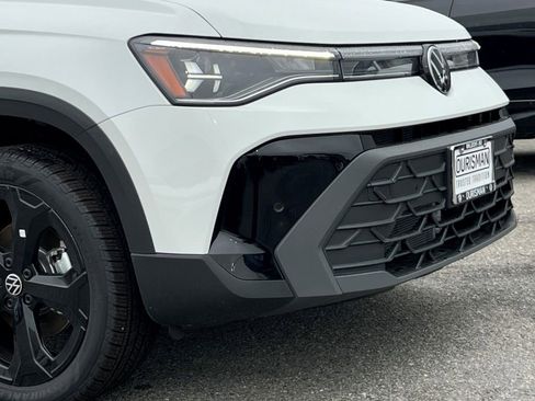 New 2025 Volkswagen Taos SE image 2