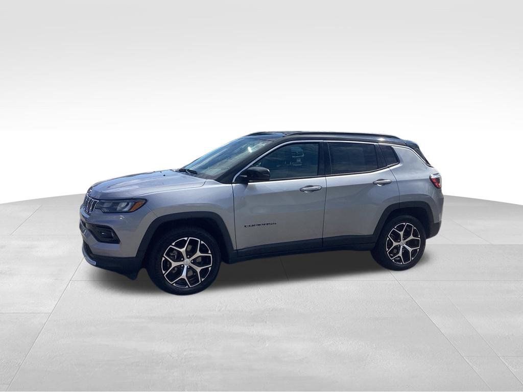 Used 2024 Jeep Compass Limited AWD/4WD image 3