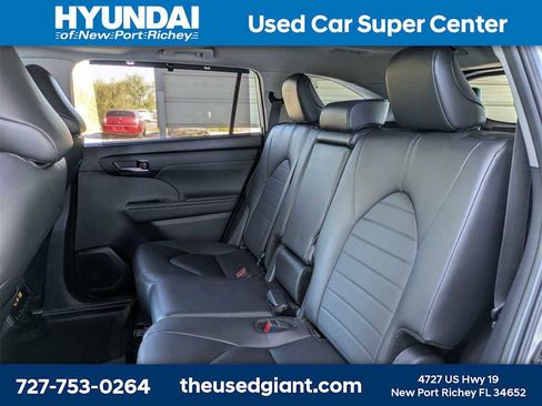 Used 2024 Toyota Highlander LE image 18