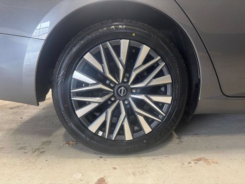 Used 2025 Nissan Altima 2.5 SV FWD image 27